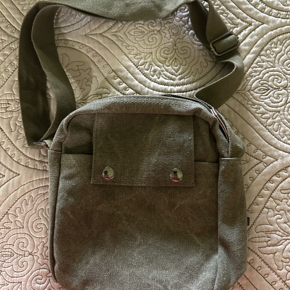 Maze Exclusive Unisex Bag Green - Picture 3 of 3